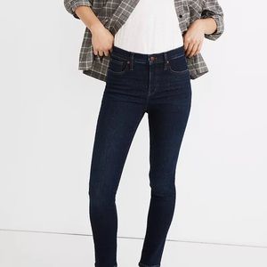 9" Mid-Rise Skinny Jeans in Orland Wash: TENCEL™ Denim Edition size 28